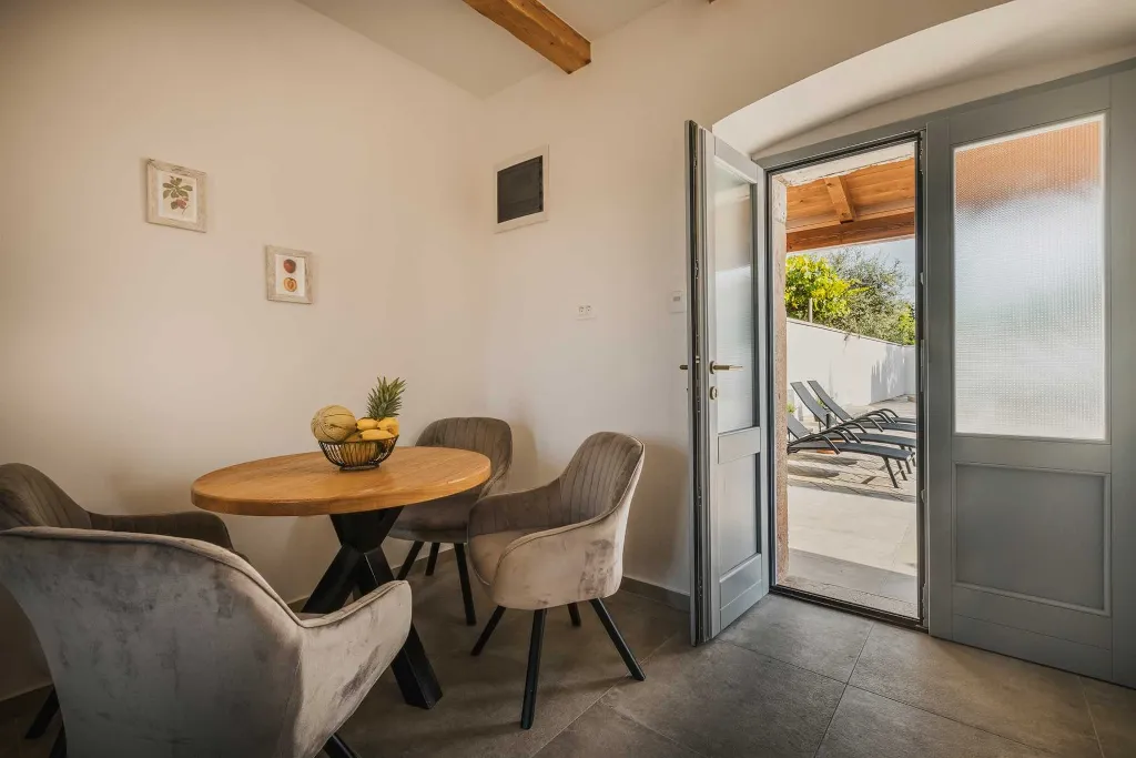 2-Bedroom Villa in Baderna for Up to 4 Guests
