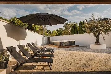 2-Bedroom Villa in Baderna for Up to 4 Guests