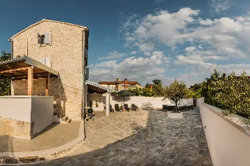 2-Bedroom Villa in Baderna for Up to 4 Guests