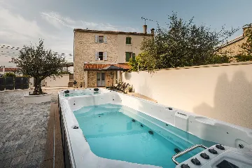 2-Bedroom Villa in Baderna for Up to 4 Guests