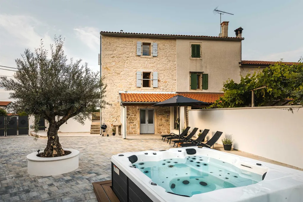 2-Bedroom Villa in Baderna for Up to 4 Guests