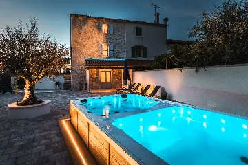 2-Bedroom Villa in Baderna for Up to 4 Guests