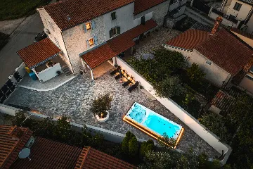 2-Bedroom Villa in Baderna for Up to 4 Guests