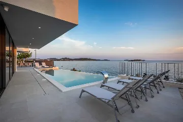 5-Bedroom Villa with Hydromassage Infinity Pool in Rogoznica