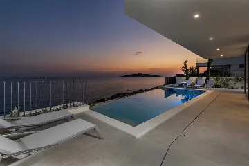 5-Bedroom Villa with Hydromassage Infinity Pool in Rogoznica