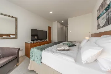 5-Bedroom Villa with Hydromassage Infinity Pool in Rogoznica