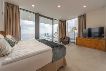 5-Bedroom Villa with Hydromassage Infinity Pool in Rogoznica