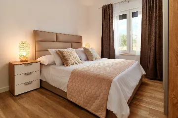 6-Bedroom Villa with Private Pool, Mali Rat (12)