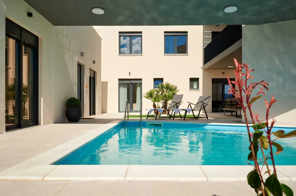 6-Bedroom Villa with Private Pool, Mali Rat (12)