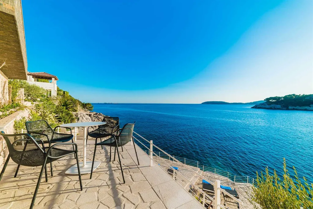 Štikovica 6-Bedroom Villa for 12 with Infinity Pool