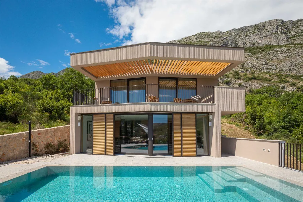 3-Bedroom Villa with Heated Pool in Dubrovnik
