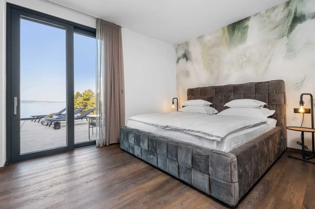 5-Bedroom Villa for 10 with Heated Infinity Pool, Omiš