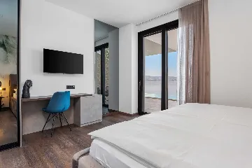 5-Bedroom Villa for 10 with Heated Infinity Pool, Omiš