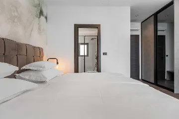 5-Bedroom Villa for 10 with Heated Infinity Pool, Omiš