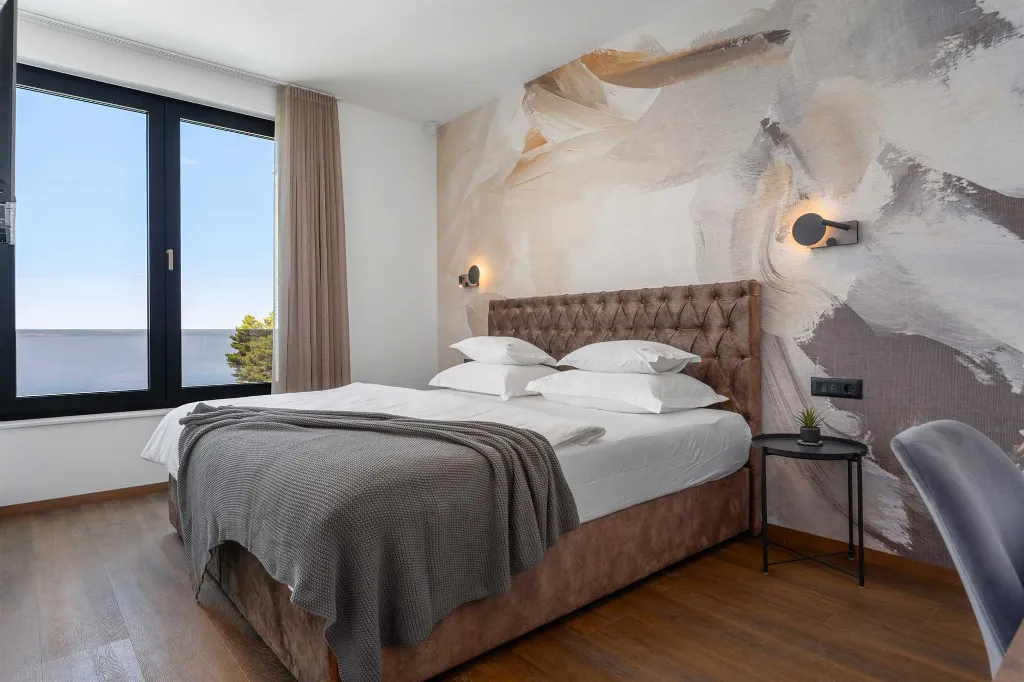 5-Bedroom Villa for 10 with Heated Infinity Pool, Omiš