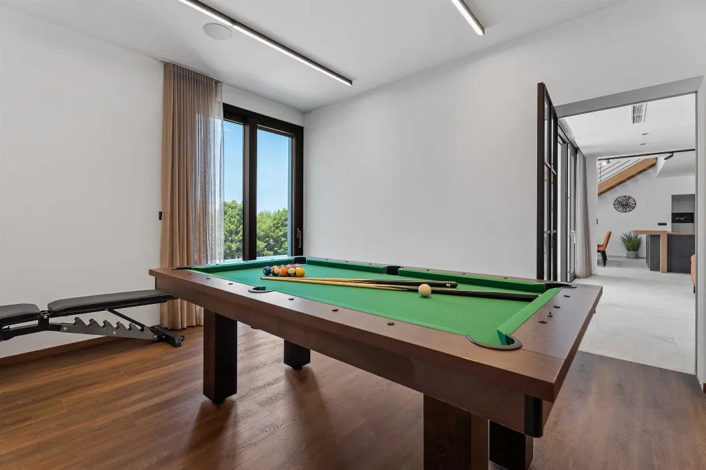 5-Bedroom Villa for 10 with Heated Infinity Pool, Omiš