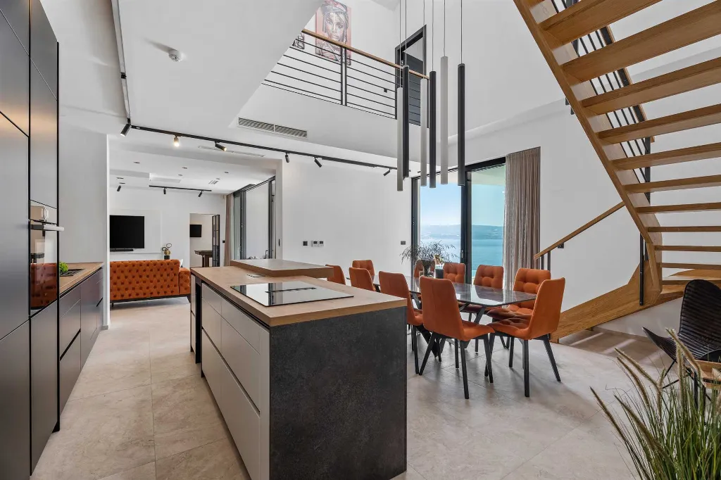 5-Bedroom Villa for 10 with Heated Infinity Pool, Omiš