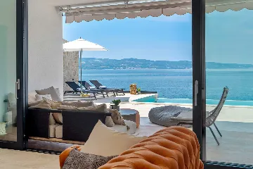 5-Bedroom Villa for 10 with Heated Infinity Pool, Omiš