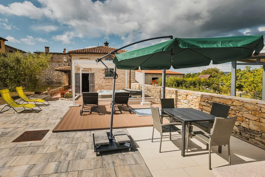 Brtonigla Villa for 4 Guests with Whirlpool