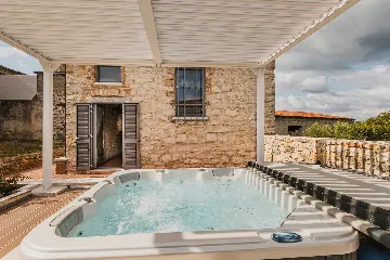 Brtonigla Villa for 4 Guests with Whirlpool