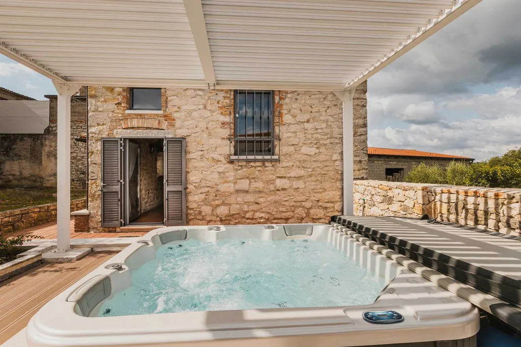 Brtonigla Villa for 4 Guests with Whirlpool
