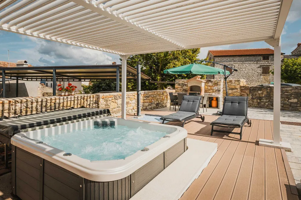 Brtonigla Villa for 4 Guests with Whirlpool