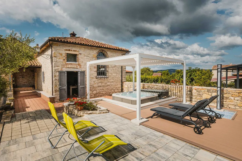 Brtonigla Villa for 4 Guests with Whirlpool