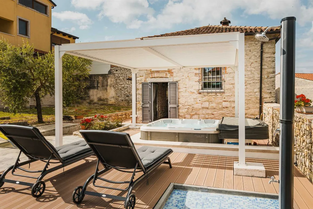 Brtonigla Villa for 4 Guests with Whirlpool