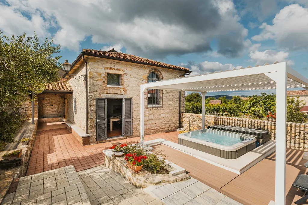 Brtonigla Villa for 4 Guests with Whirlpool