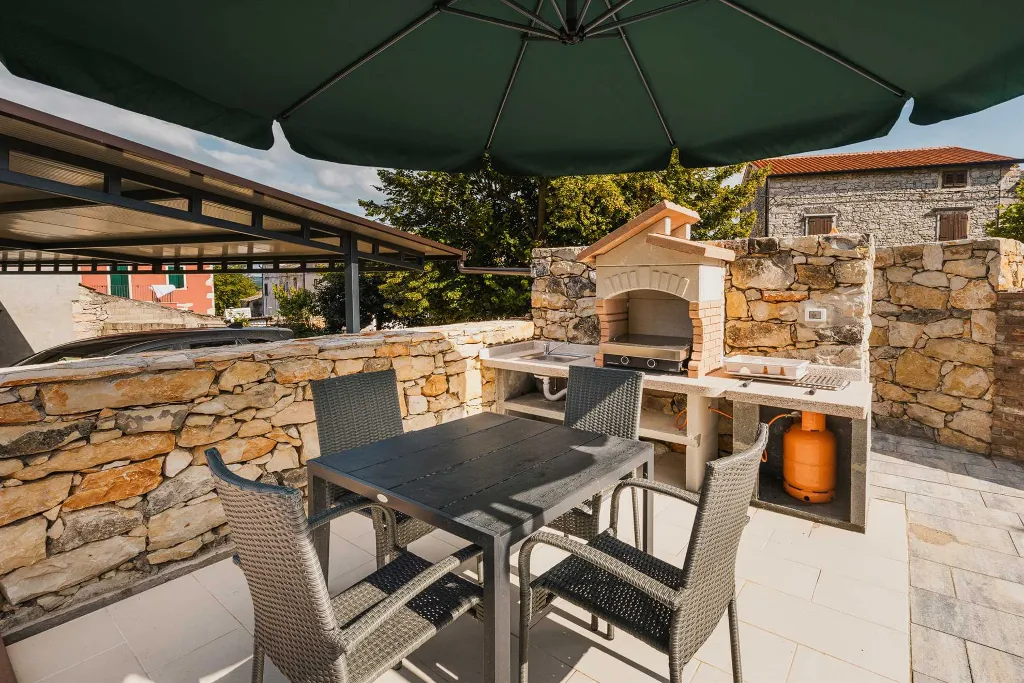 Brtonigla Villa for 4 Guests with Whirlpool