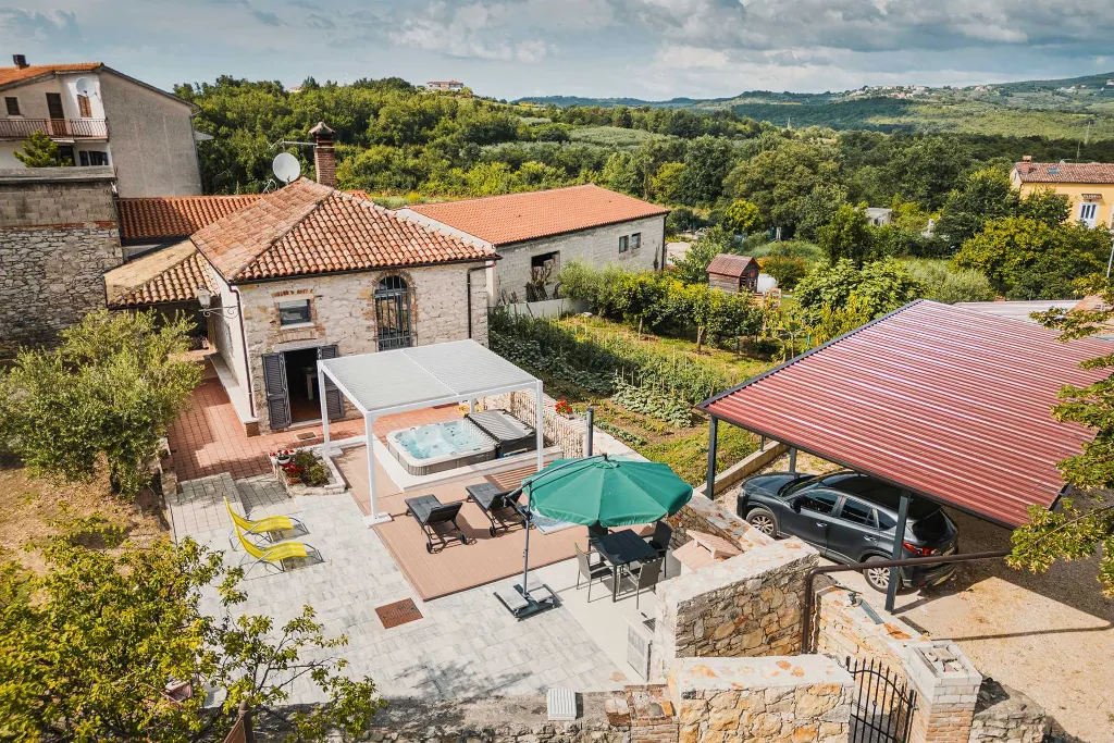 Brtonigla Villa for 4 Guests with Whirlpool