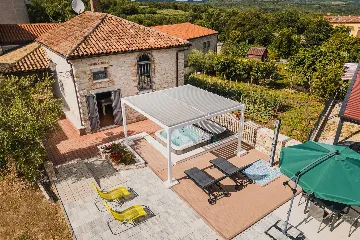Brtonigla Villa for 4 Guests with Whirlpool