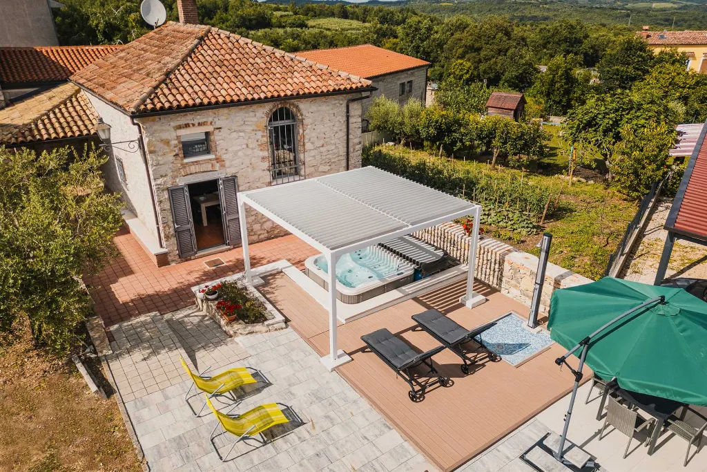 Brtonigla Villa for 4 Guests with Whirlpool