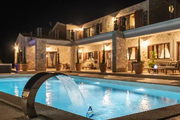 Barban Villa for 8 Guests with Heated Pool