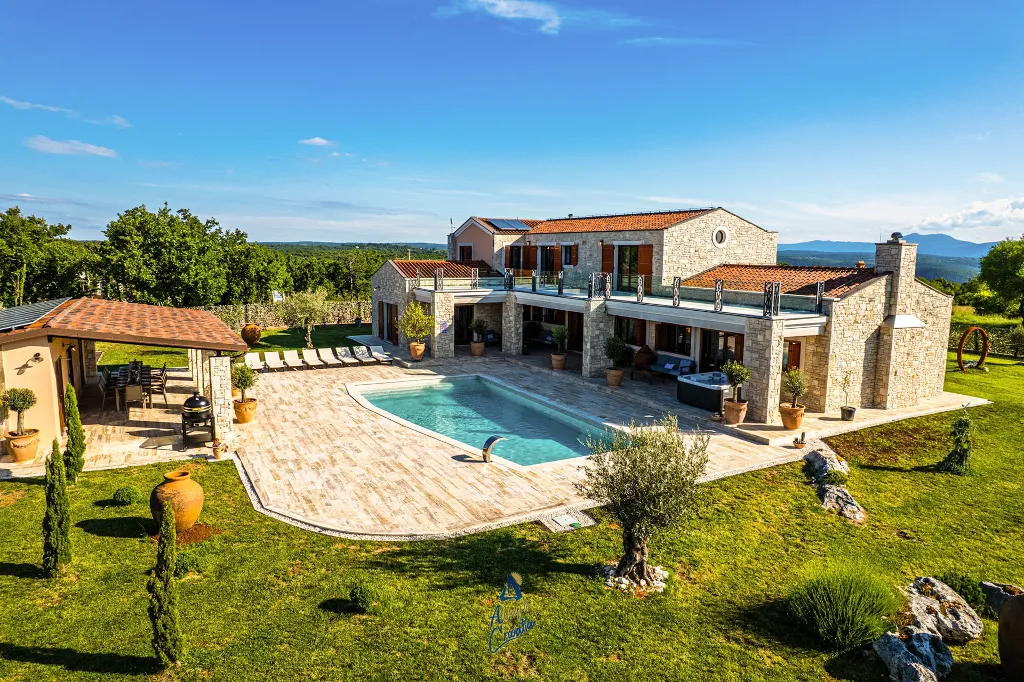 Barban Villa for 8 Guests with Heated Pool