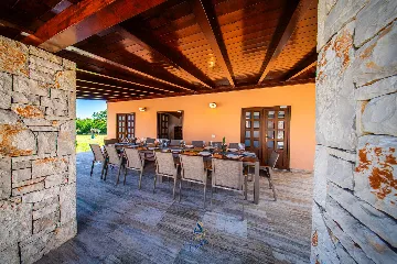 Barban Villa for 8 Guests with Heated Pool