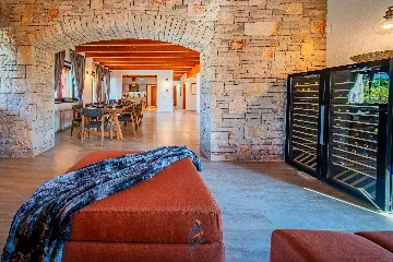 Barban Villa for 8 Guests with Heated Pool