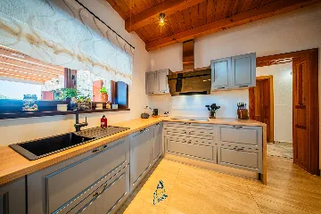 Barban Villa for 8 Guests with Heated Pool