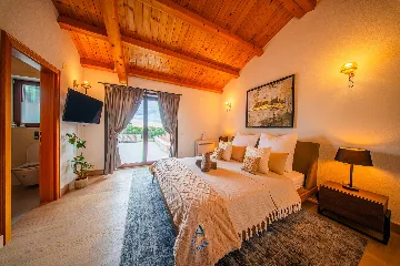 Barban Villa for 8 Guests with Heated Pool