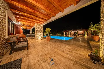 Barban Villa for 8 Guests with Heated Pool