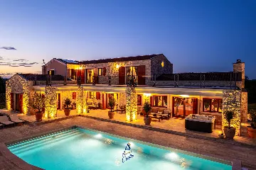 Barban Villa for 8 Guests with Heated Pool