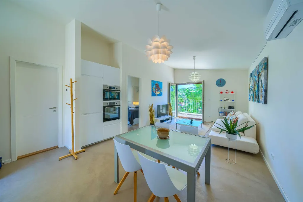 4-Bedroom Villa with Heated Pool for 8 in Bobovisca