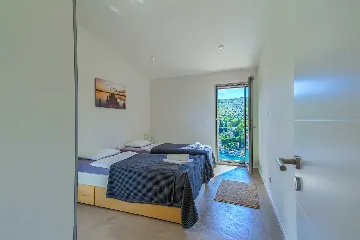 4-Bedroom Villa with Heated Pool for 8 in Bobovisca