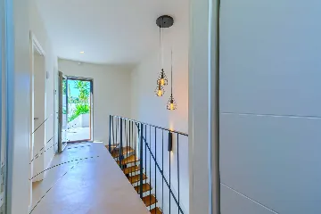 4-Bedroom Villa with Heated Pool for 8 in Bobovisca