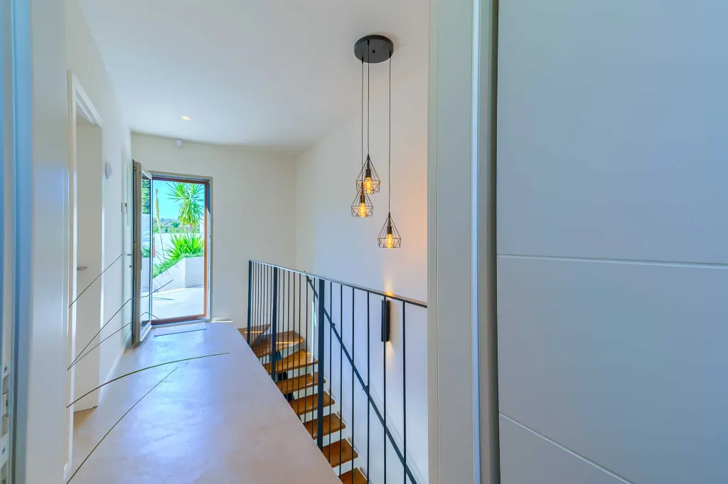 4-Bedroom Villa with Heated Pool for 8 in Bobovisca