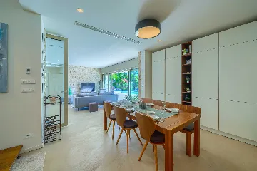 4-Bedroom Villa with Heated Pool for 8 in Bobovisca