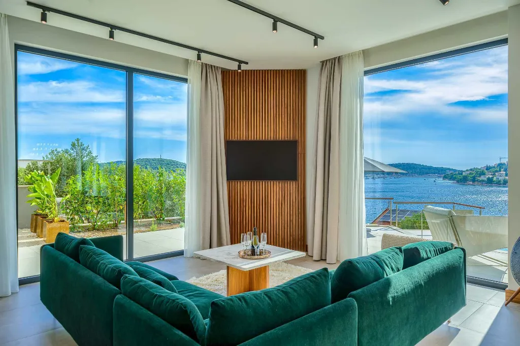 Zatoglav 5-Bed Villa with Heated Pool (Sleeps 10)