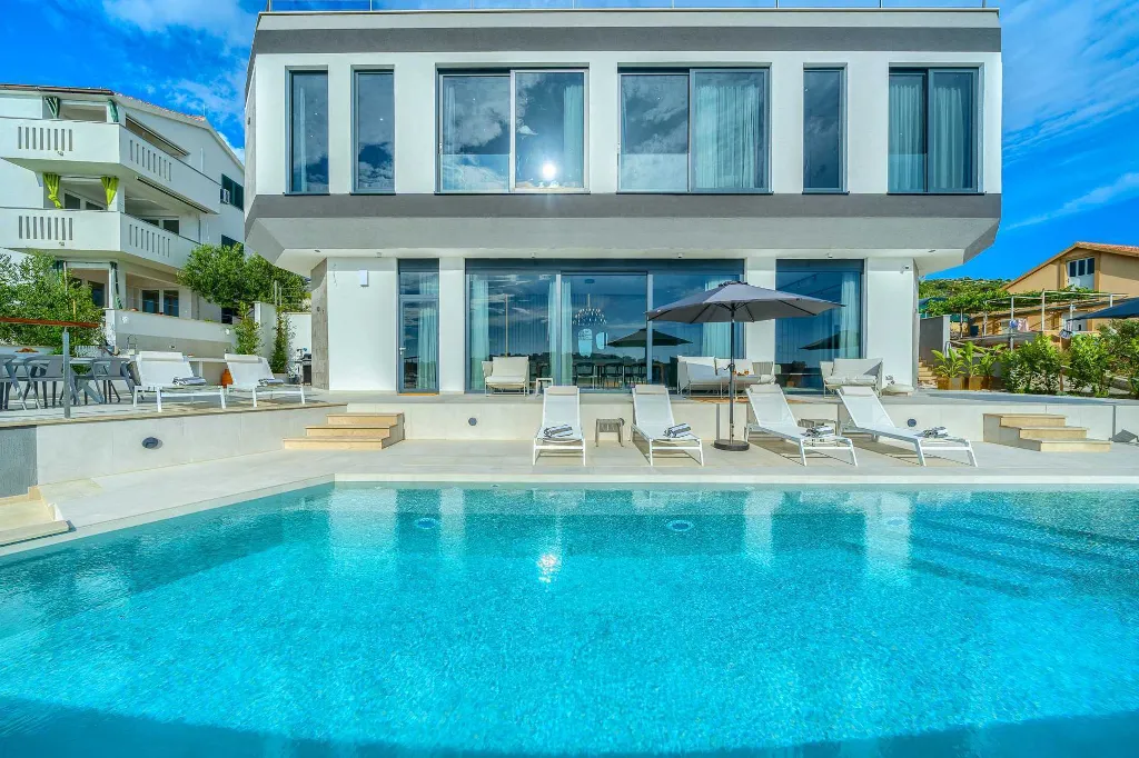 Zatoglav 5-Bed Villa with Heated Pool (Sleeps 10)