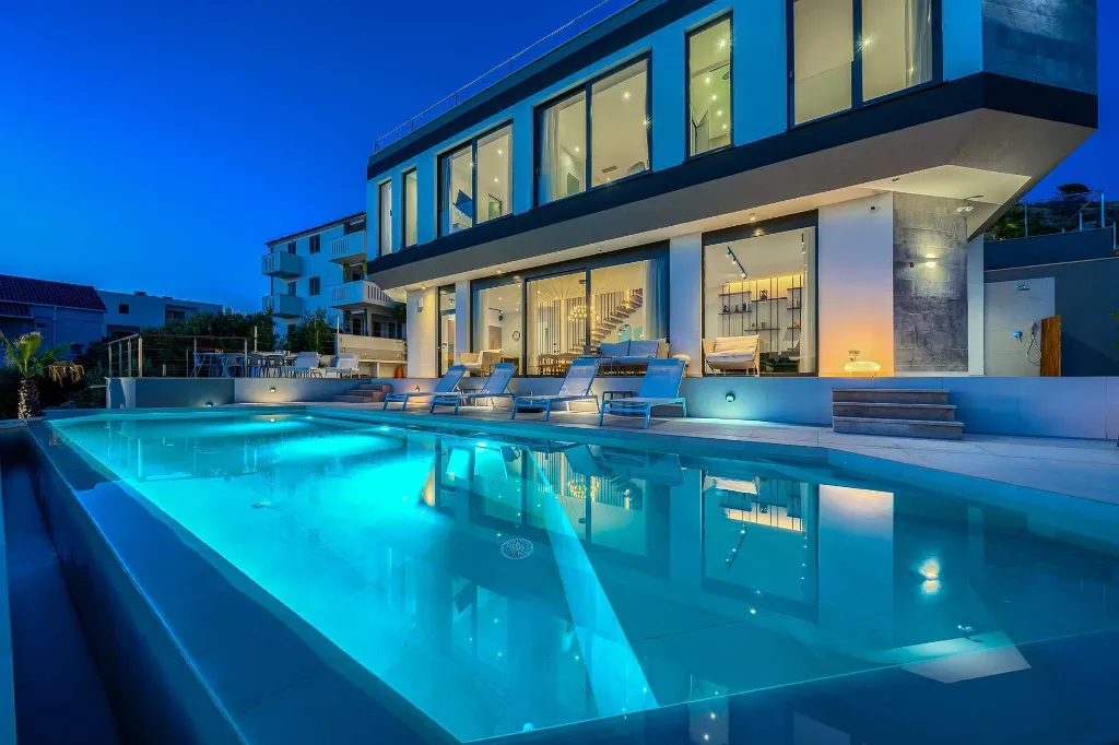 Zatoglav 5-Bed Villa with Heated Pool (Sleeps 10)