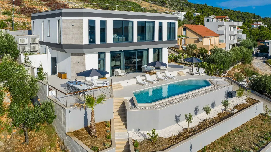 Zatoglav 5-Bed Villa with Heated Pool (Sleeps 10)